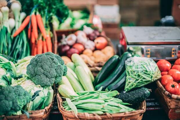 Зеленые овощи не только способствуют выработке коллагена, но и улучшают пищеварение и укрепляют нервы!
