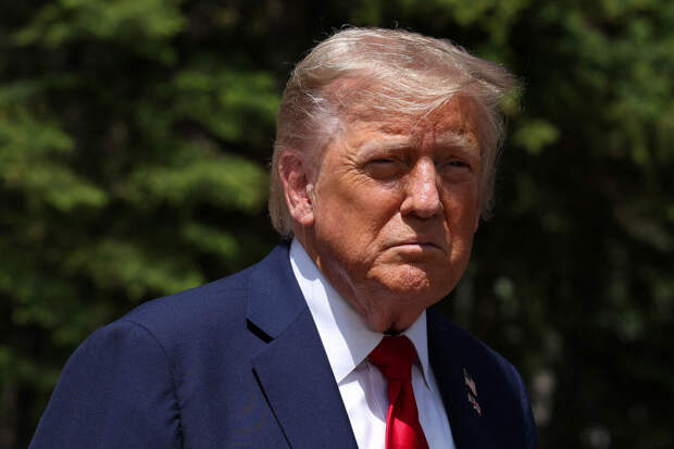 Трамп подаст в суд на WSJ за фейковую статью об эротическом подарке для Эпштейна