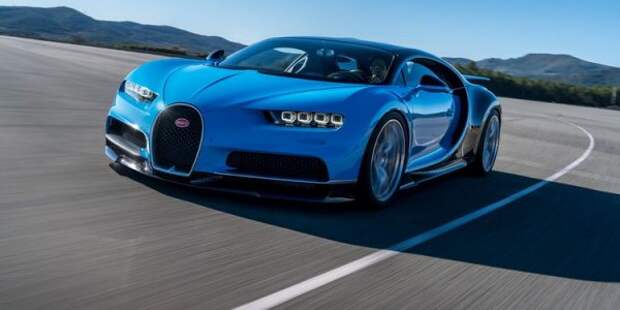 Еще одна машина, которая попадает в категорию «безумно дорогих гиперкаров с красивым интерьером».  Bugatti Chiron предлагает уникальный и элегантный дизайн своего интерьера, поскольку сам автомобиль настолько быстр, что большинству владельцев не удается достичь максимальной скорости, но есть возможность насладиться роскошью высокого класса.