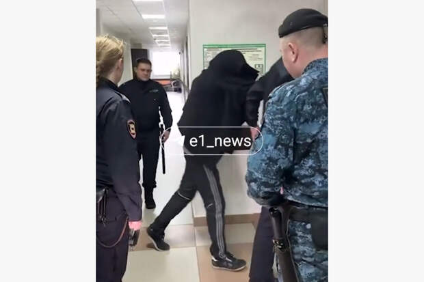 Обливший многодетную мать кислотой киллер ушел на СВО