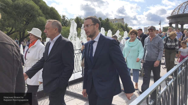 Беглов прибыл на торжественное открытие фонтана в Любашинском саду Петербурга