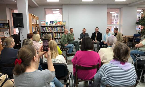 В Добролюбовке прошла «Библионочь» с мужским хором, лекциями и фильмом о якутском танце