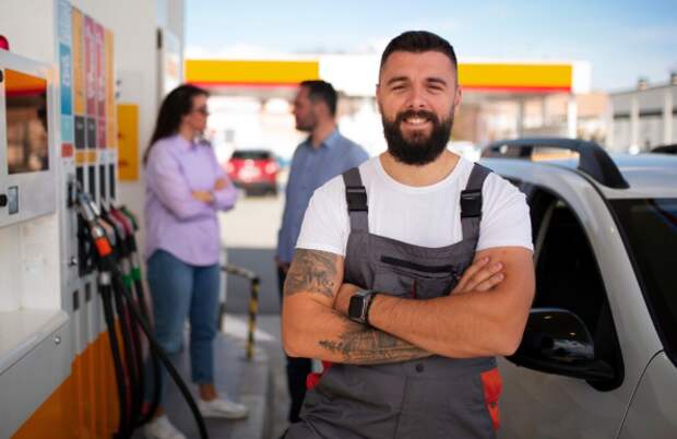 Профессия оператор на АЗС: анализ спроса, условий труда и карьерных перспектив в 2025 году