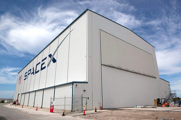970px-SpaceX_HIF_at_KSC_LC-39A_(27550168066) (700x466, 301Kb)