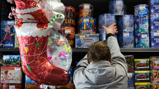 Юрист напомнил о штрафах за продажу пиротехники детям