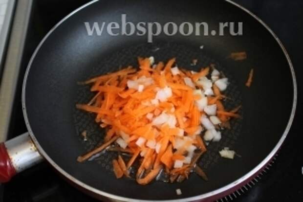 Сделать заправку, можно обойтись и без неё, но тогда суп будет бледноватого цвета, но вкус его будет более рыбным. Поэтому каждый выбирает своё.