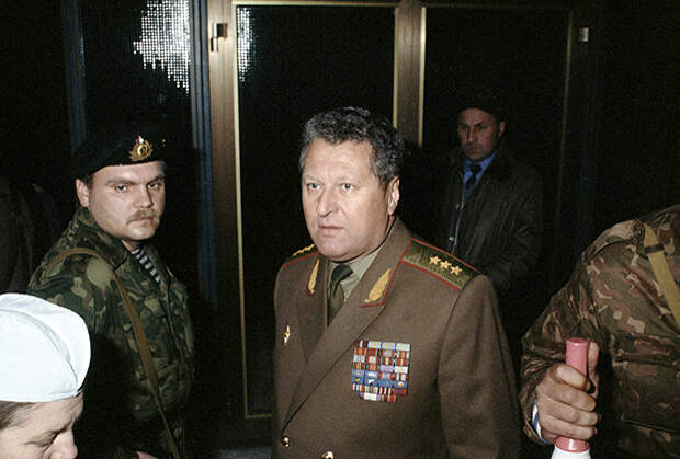 Владислав Ачалов в Доме Советов РФ