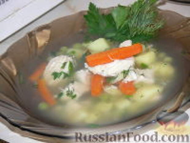 Фото к рецепту: Суп из куриной грудки с зеленым горошком