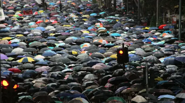 МИД рекомендовал россиянам избегать людных мест в Гонконге