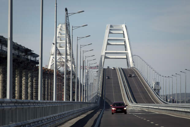 Очередь начала сокращаться: У Крымского моста скопилось более 800 машин