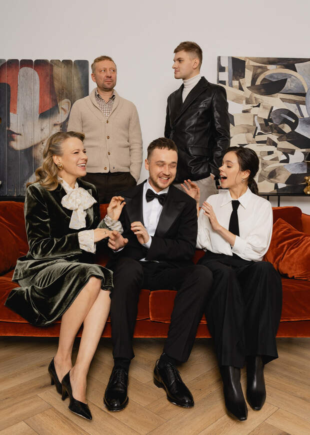 Артисты спектакля «Имя», слева направо: Александра Ребенок, Дмитрий Куличков, Эльдар Калимулин, Андрей Максимов, Софья Аржаных