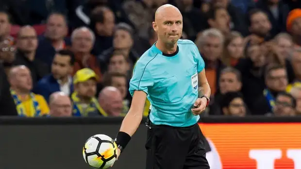 Экс-арбитр Николаев считает, что Карасёв верно не удалил Карпова в начале матча со «Спартаком»