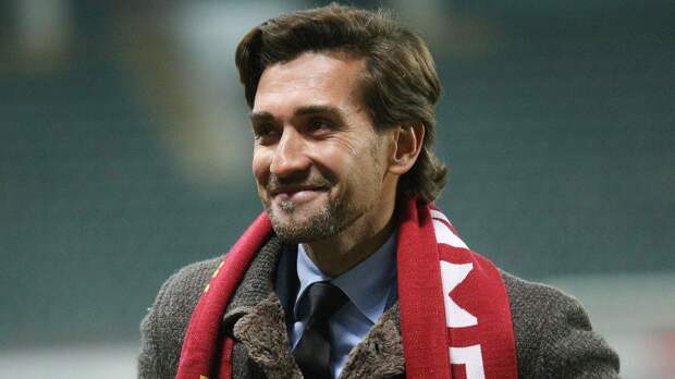 Экс-вратарь сборной России рассказал о знакомстве с молодой женой: «Думал, что она слишком молодая для меня»