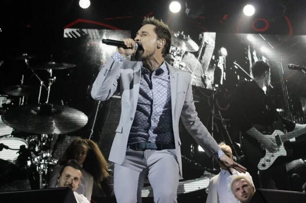 Темрезов вручил Диме Билану звание народного артиста Карачаево-Черкесии