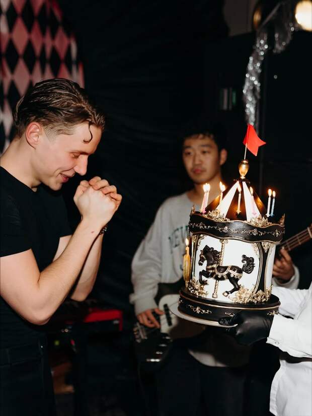 Анна и Юлия Пересильд поздравили Ваню Дмитриенко с днём рождения