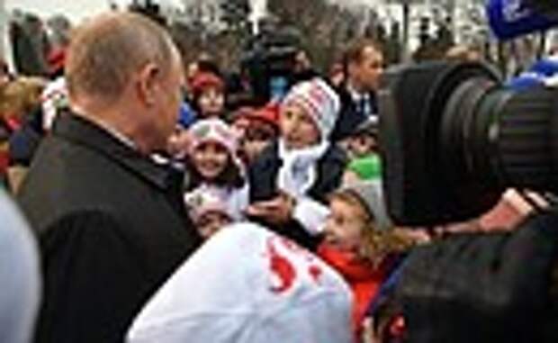 Владимир Путин встретился с детьми, приехавшими на Общероссийскую новогоднюю ёлку в Кремль.
