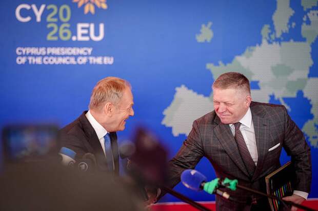 Момент с неловкой шуткой Туска о «русских» стал вирусным