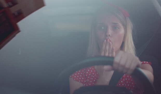 «Может, познакомиться хотят»: девушки на красном «Фите» обратились к доброму парню