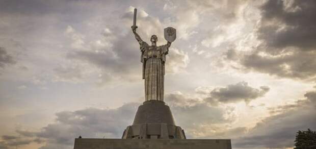 Активисты украинской «декоммунизации» хотят, чтобы киевская «Родина-Мать» захлопала ангельскими крыльями