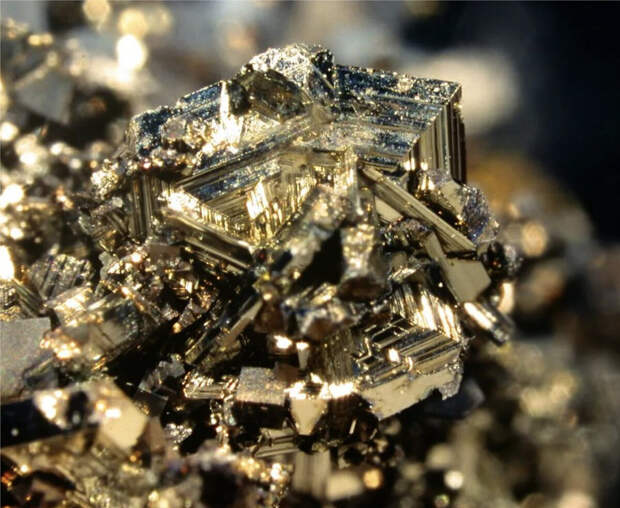 Здесь галерея - листайте. Арсенопирит, он же называется "золото дураков"