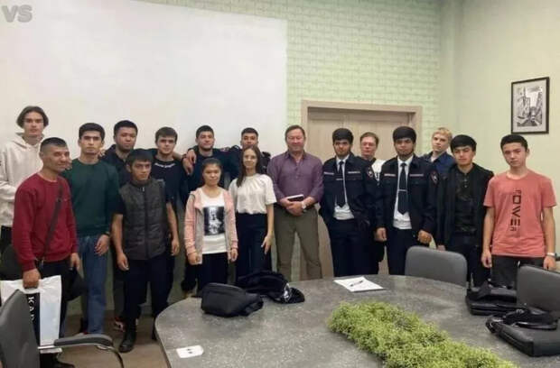Таджики убившие русского подростка, устроили в суде настоящий цирк. И эти люди должны были стать российскими полицейскими!