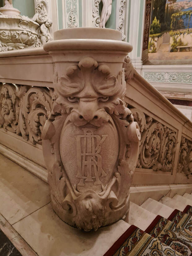 Фото: Парадная гостья