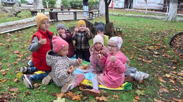 Пикник на зеленой лужайке: солнечный день счастья в ОБРАЗОВАНИИ ПЛЮС КМВ