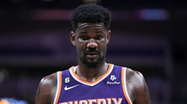 Suns center Deandre Ayton