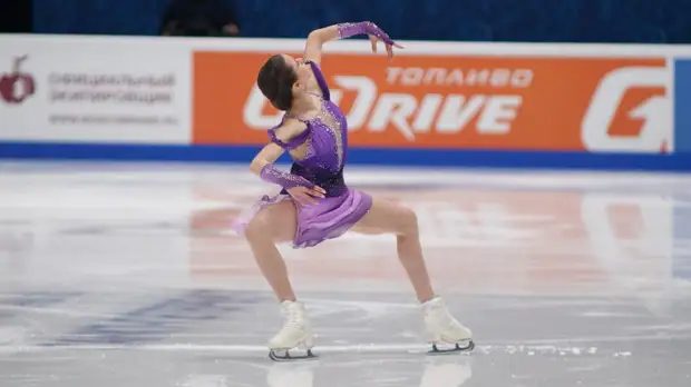 Срыв Трусовой, драма Туктамышевой и превосходство Валиевой: чем запомнилась короткая программа фигуристок на ЧР