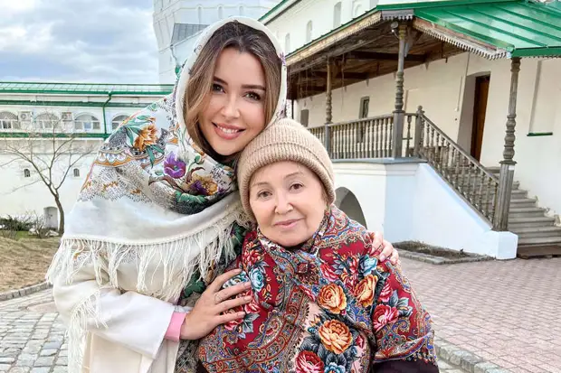 Дочь Анастасии Заворотнюк отвезла бабушку-актрису в монастырь