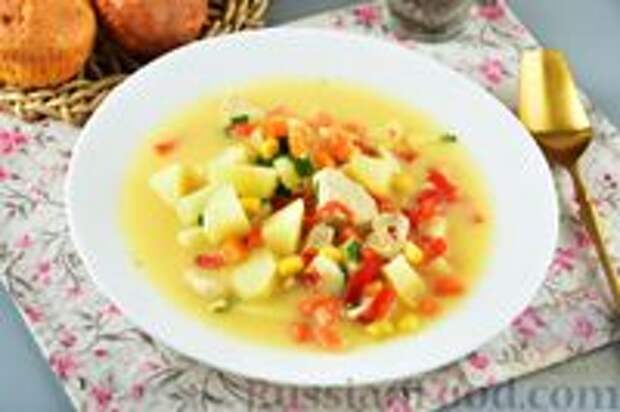 Фото к рецепту: Суп с курицей, плавленым сыром, кукурузой и сладким перцем