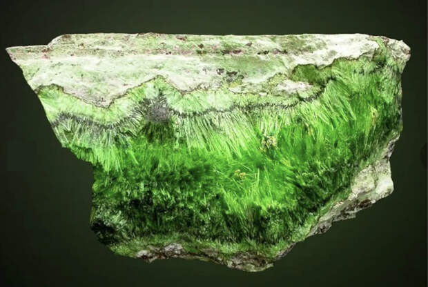 Здесь галерея - листайте. Купросклодовскит - радиоактивный минерал урановых месторождений