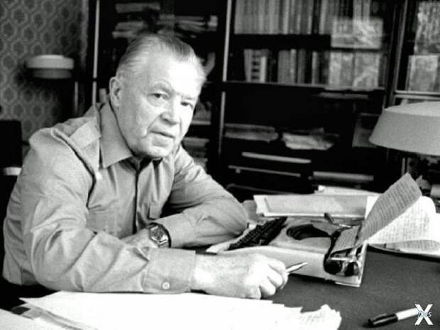 Гигантская дуга галактик обрушивает космологию