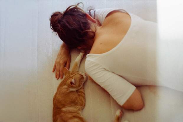 cat-cute-girl-sleep-vintage-Favim.com-258206.jpg