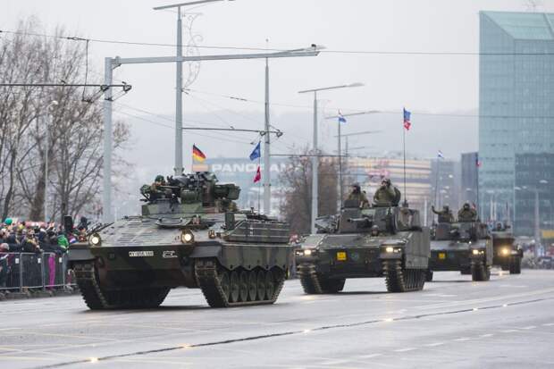 Военный парад в латвии фото