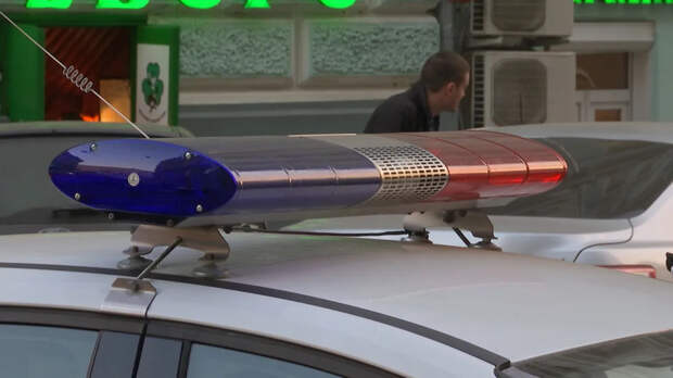 В центре Москвы женщина сорвалась с моста и упала на проезжую часть