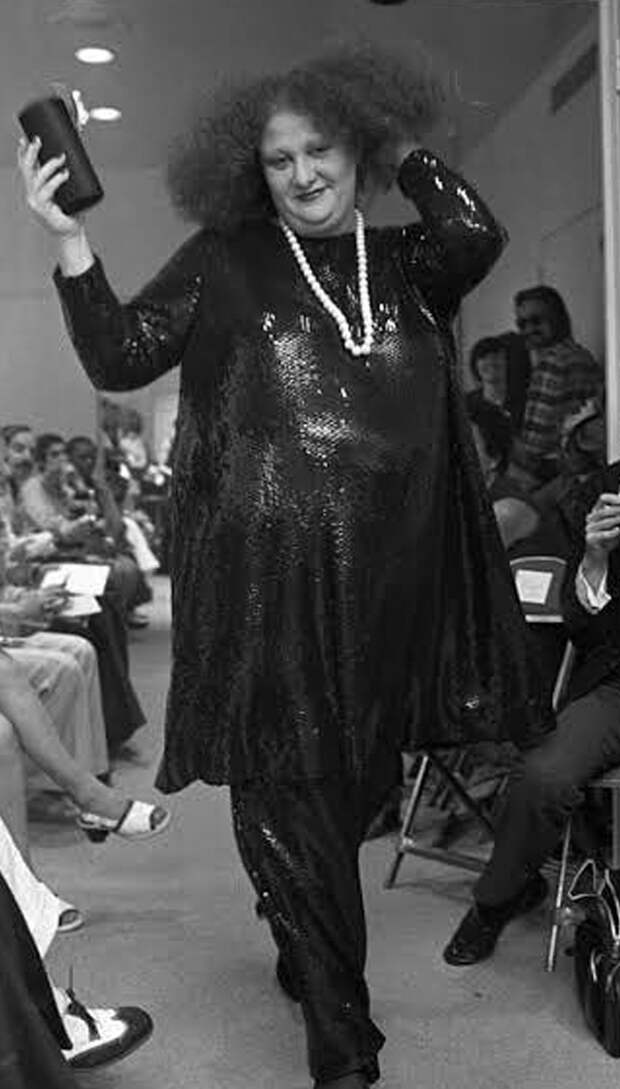 Пэт Эст на показе Halston, 70-е