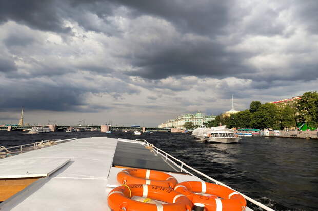Погода 2 июля 2024 в Санкт-Петербурге преподнесёт сюрпризы: оранжевый уровень опасности, град, жара и гроза