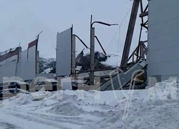 Два человека остаются под завалами рухнувшей крыши цеха в Липецкой области