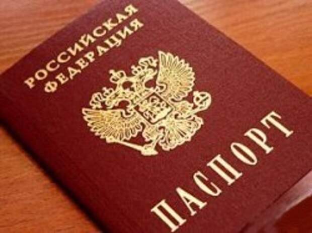 Нелёгок путь к российскому гражданству Нелёгок путь к российскому гражданству. Президент открыл двери для соотечественников. Кто против?