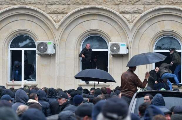 Президент Абхазии не собирается уходить в отставку на фоне протестов