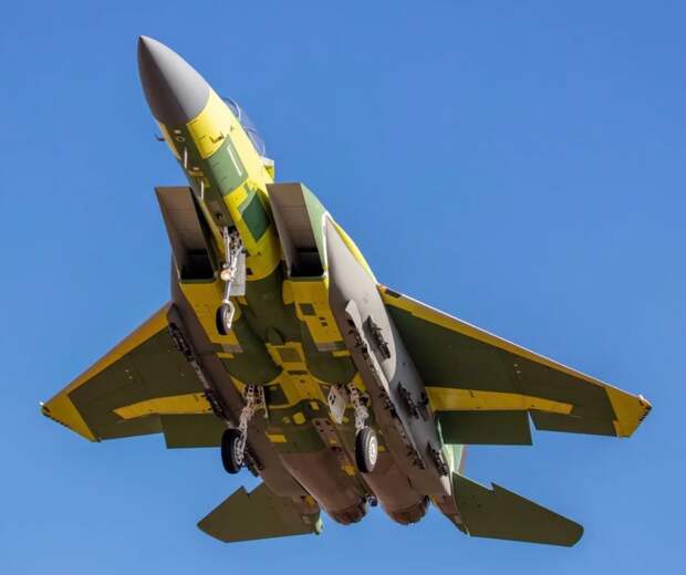 Главная надежда истребительной авиации США F-15EX Advanced Eagle взлетел зимой 2021 года, хотя этому планеру в нынешнем году исполнится ровно полвека. Фото Боинг