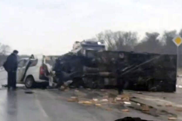 В Приморье на видео сняли разорванную Toyota после жесткого ДТП