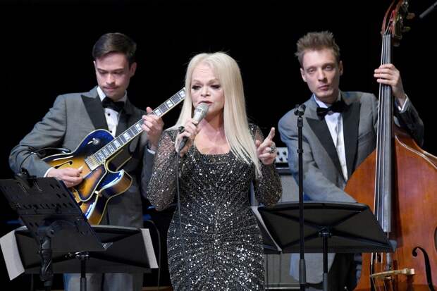 «Мне обидно за Ларису Александровну»: Долина не смогла продать половину билетов на концерт в бар