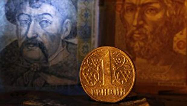 Монета и денежные купюры гривны Украины. Архивное фото