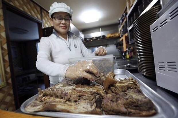 Несмотря на просьбы властей, в 10 ресторанах Пхенчхана по-прежнему подают гостям блюда из собачьего мяса Дюамель, история, олимпиада, собака, спасение, фигуристка, южная корея