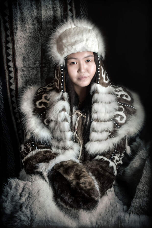 Фотограф проехал 40000 км по Сибири и сделал портреты ее коренных жителей