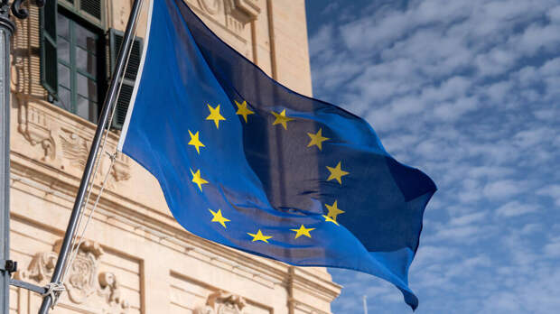 ЕК осудила решение Венецианского биеннале допустить Россию до участия