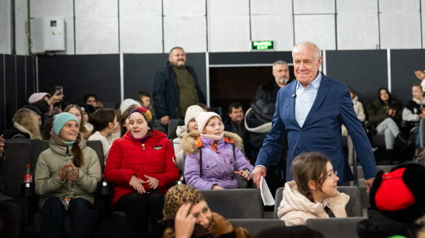 Настоящий мужик: Сергей Гармаш привёз «Чебурашку» в прифронтовую Херсонщину