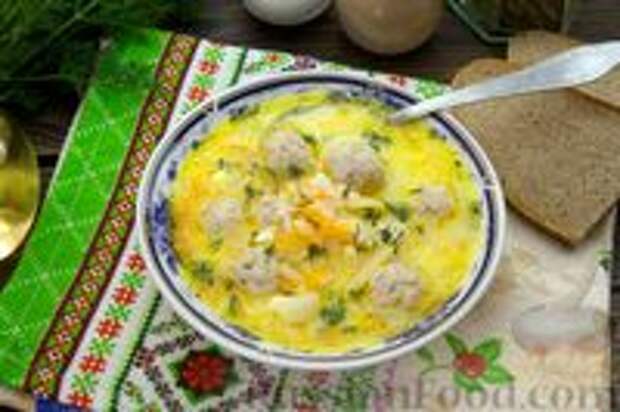 Фото к рецепту: Сырный суп с куриными фрикадельками и рисом